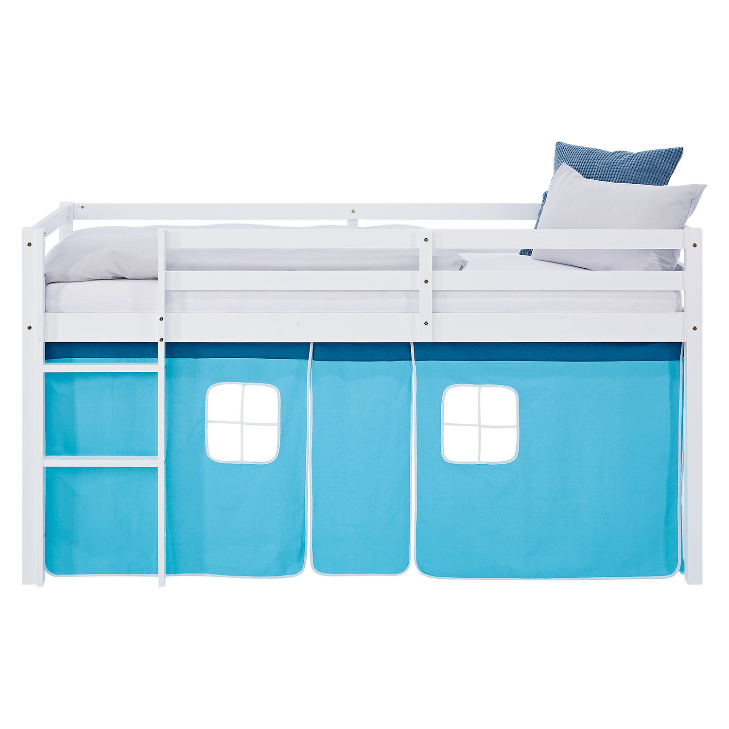 Kinderhochbett in Blau mit Elementen aus Kiefernholz, Lattenrost, Matratze, Leiter und Spielvorhang. Das weiße Hochbett ist mit Matratze und Kissen vor weißem Hintergrund abgebildet. Sichtbar sind eine Leiter, seitliche Schutzgitter, ein Spielvorhang unte