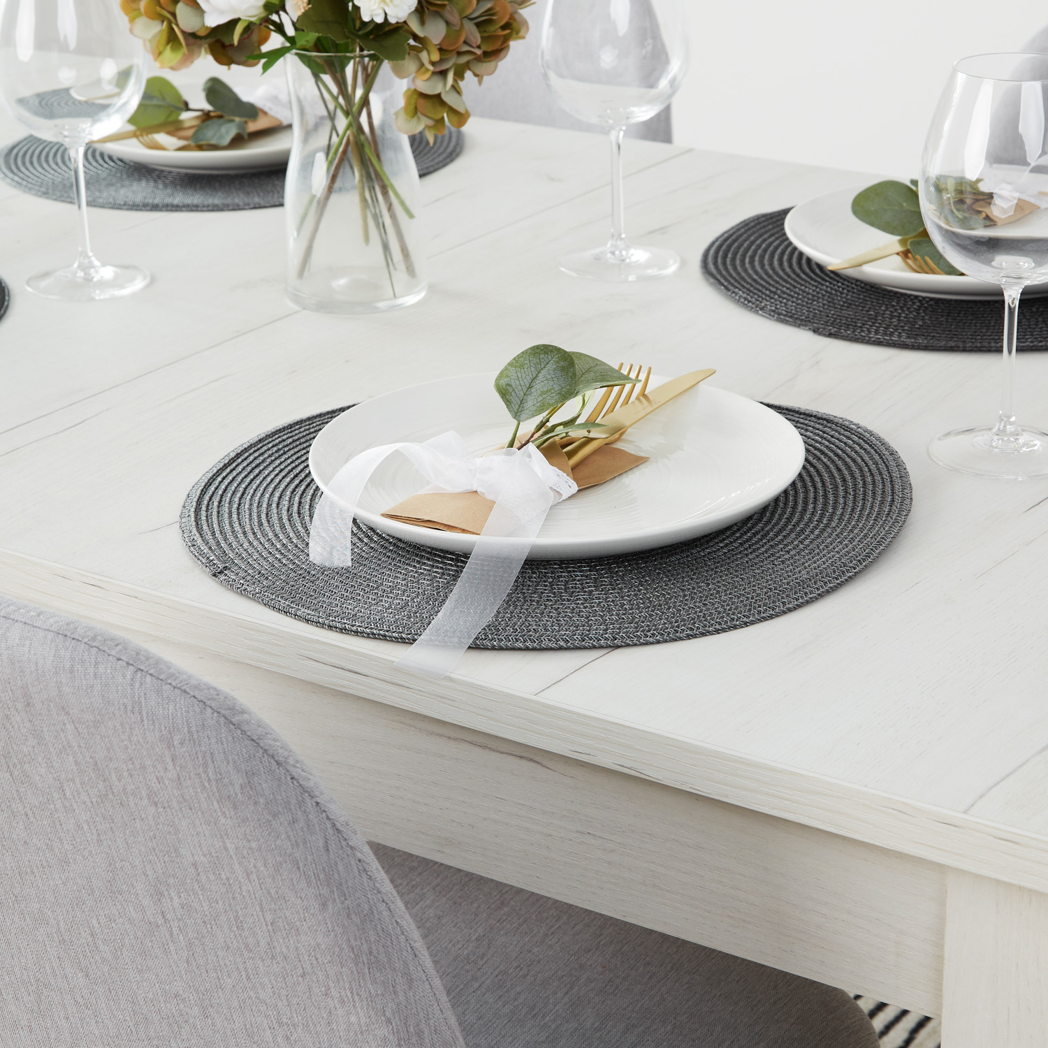 White Vintage Dining Set (160–200 cm) with 4 Light Gray Upholstered Chairs and Wood-Look Metal Legs