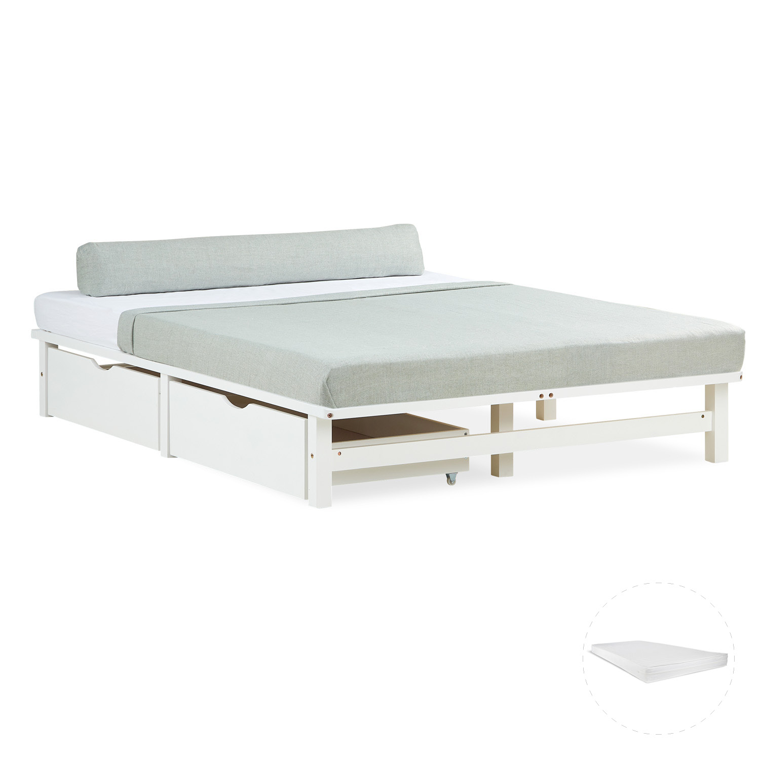 Holzbett in Weiß mit Holzelementen, Matratze und Stauraum. Das niedrige Bett ist mit einer Matratze und einer länglichen Polsterrolle vor weißem Hintergrund abgebildet. Die offenen Rahmenseiten und die Beine sind sichtbar. Unter der Liegefläche sind zwei
