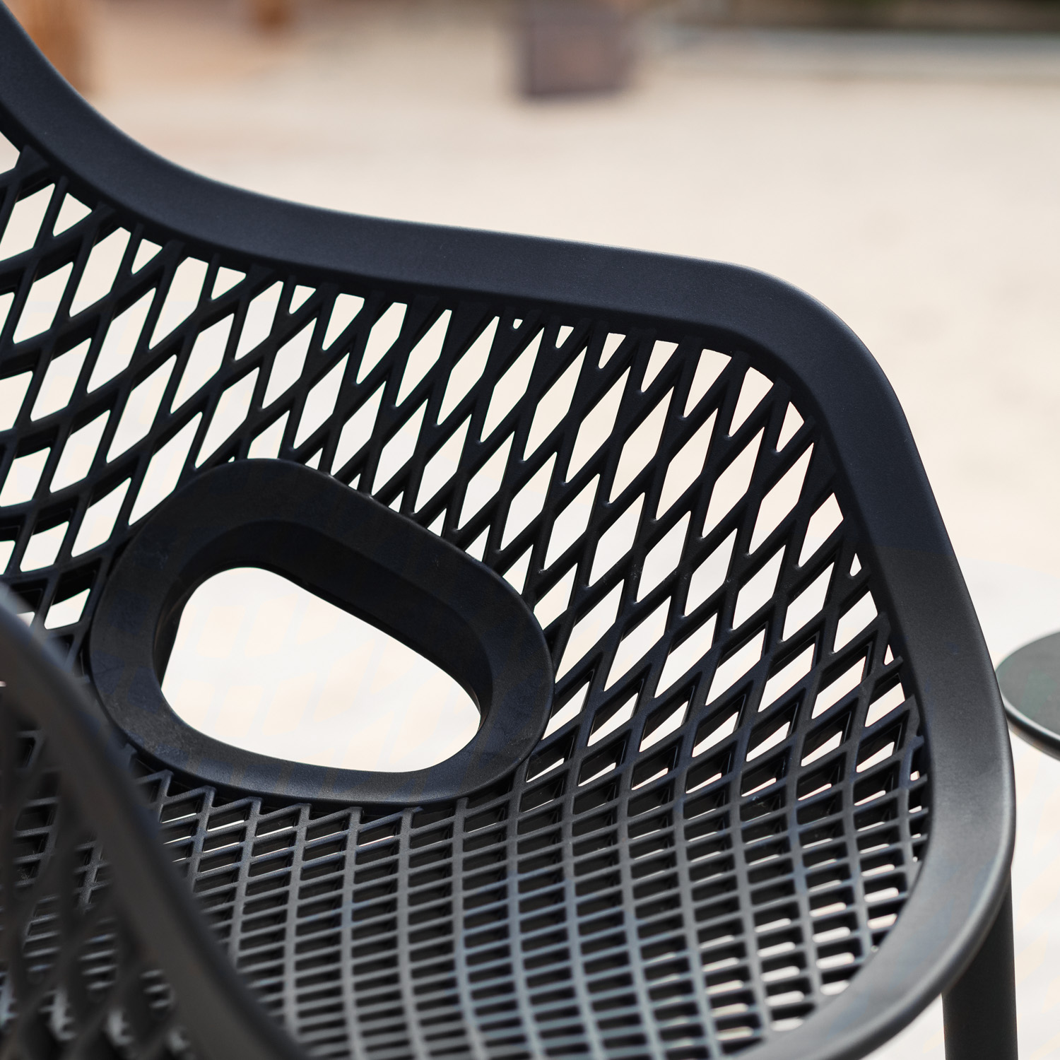 Chaise de jardin avec accoudoirs Noir Lot de 4 Fauteuils de jardin Plastique Chaises exterieur Chaises empilable