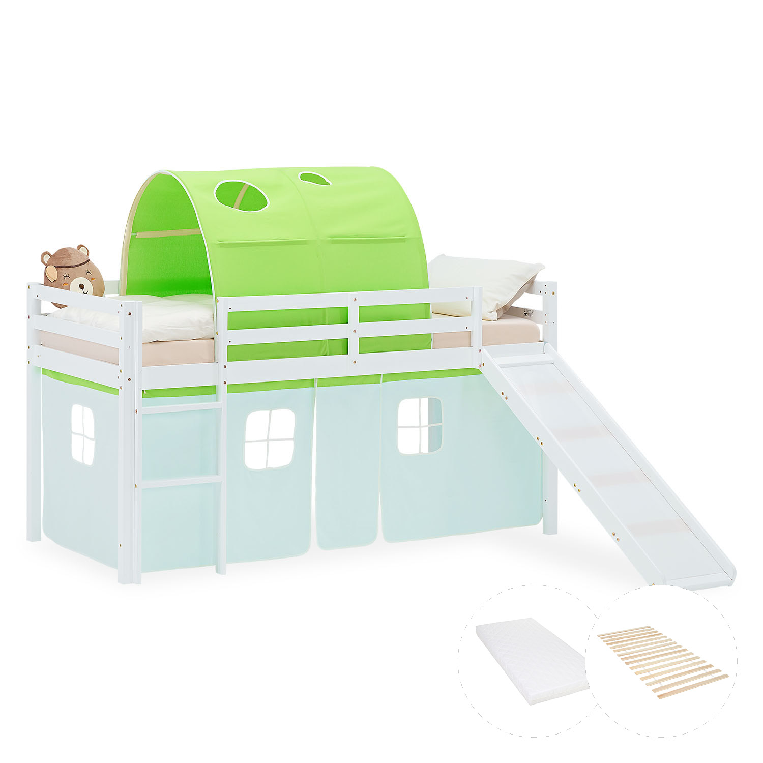 Kinderhochbett in Grün mit Elementen aus Kiefernholz, Lattenrost, Matratze, Rutsche, Spieltunnel und Spielvorhang. Das weiße Hochbett ist mit Matratze und Kissen vor weißem Hintergrund abgebildet. Sichtbar sind eine Leiter, seitliche Schutzgitter, ein Spi