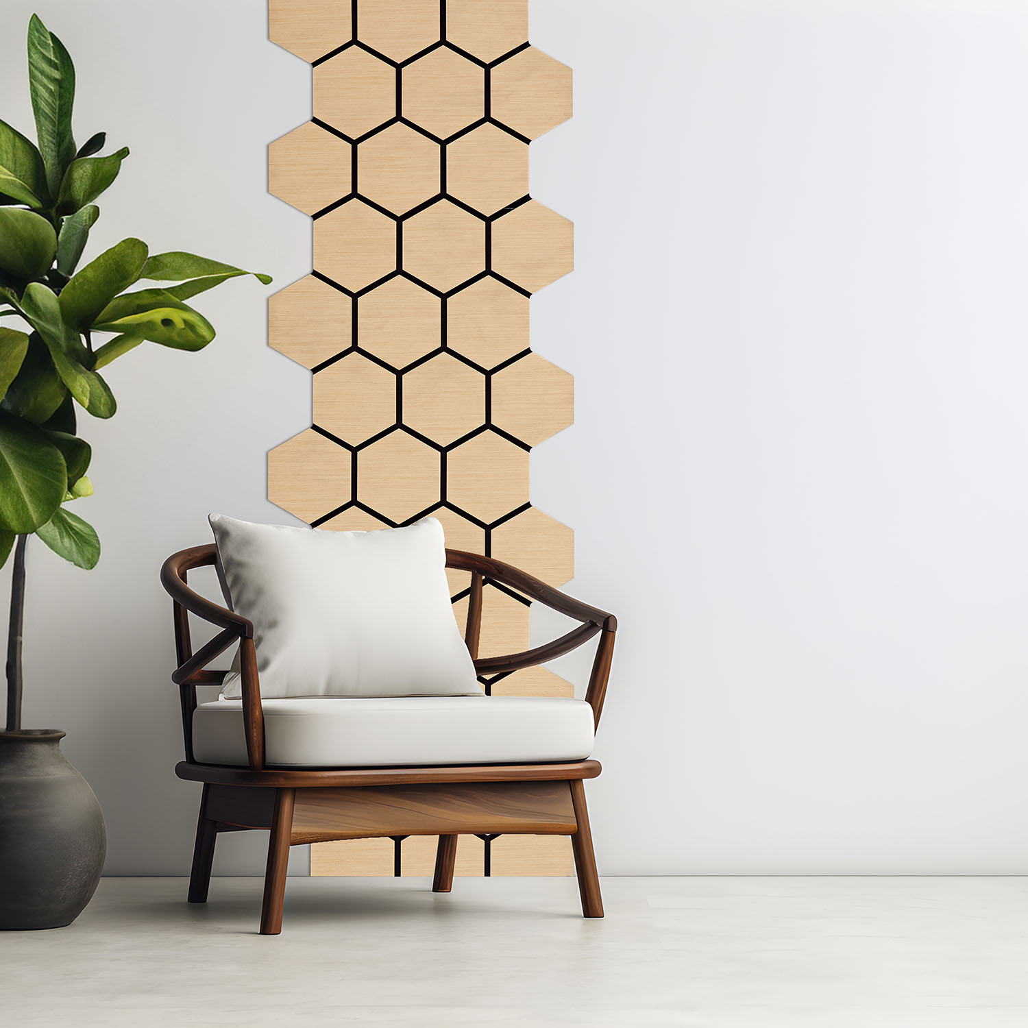 Akustikpaneele in Naturholzfarbe mit Holzelementen und hexagonaler Form. Der Artikel ist freigestellt auf weißem Hintergrund abgebildet. Sichtbare Details sind sechseckige Paneelflächen und dunkle Zwischenräume.