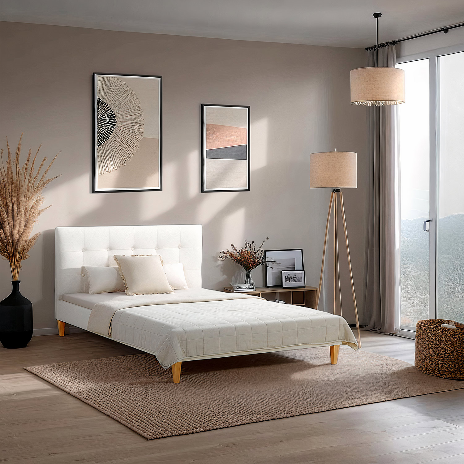 Polsterbett in Beige mit Bouclé-Bezug, Lattenrost und Matratze. Das Bett ist mit Matratze, Bettwäsche und Kissen vor weißem Hintergrund abgebildet. Kopfteil, Rahmen und Beine sind in der schrägen Ansicht sichtbar.
