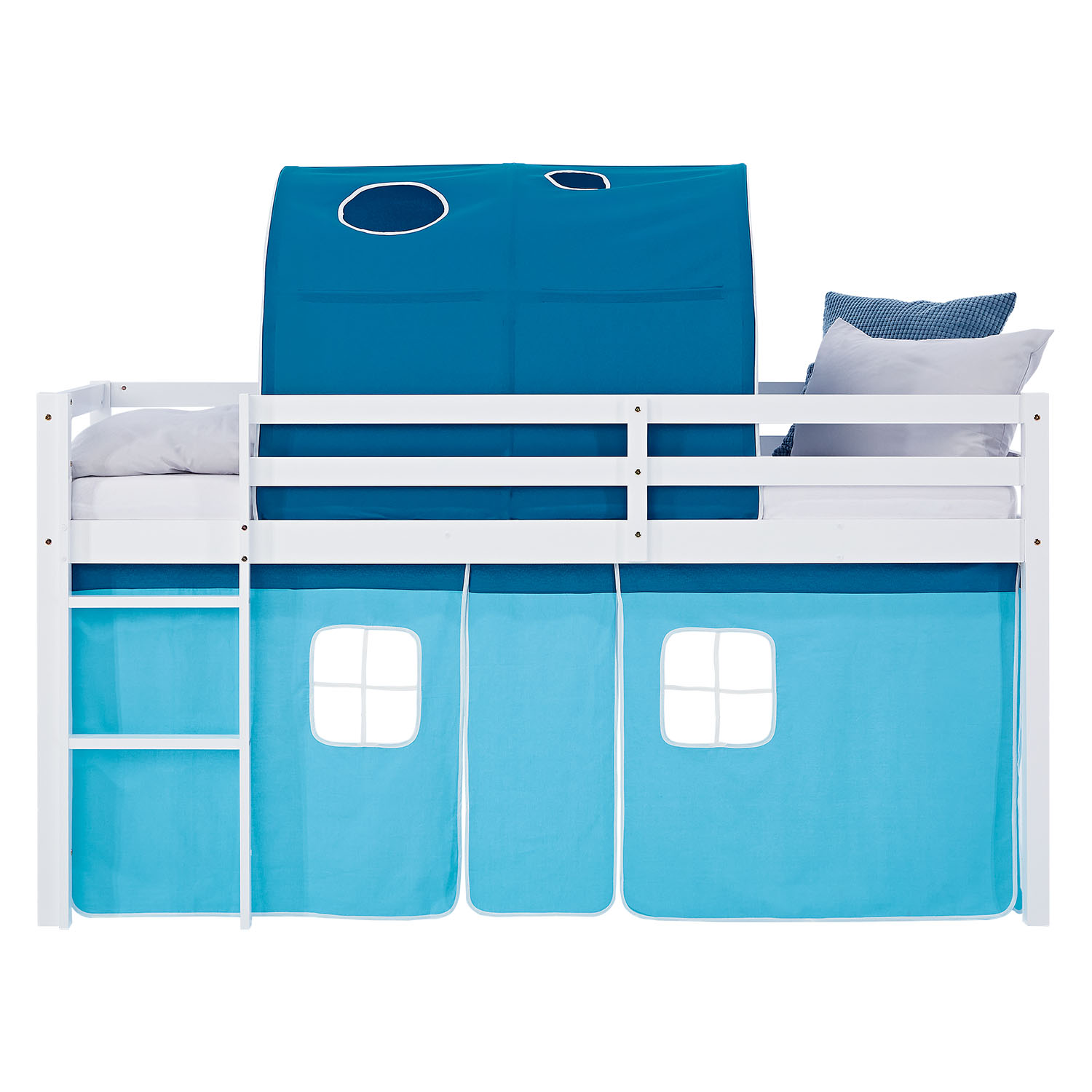 Kinderhochbett in Blau mit Elementen aus Kiefernholz, Lattenrost, Matratze, Spieltunnel und Spielvorhang. Das weiße Hochbett ist mit Matratze und Kissen vor weißem Hintergrund abgebildet. Sichtbar sind eine Leiter, seitliche Schutzgitter, ein Spielvorhang