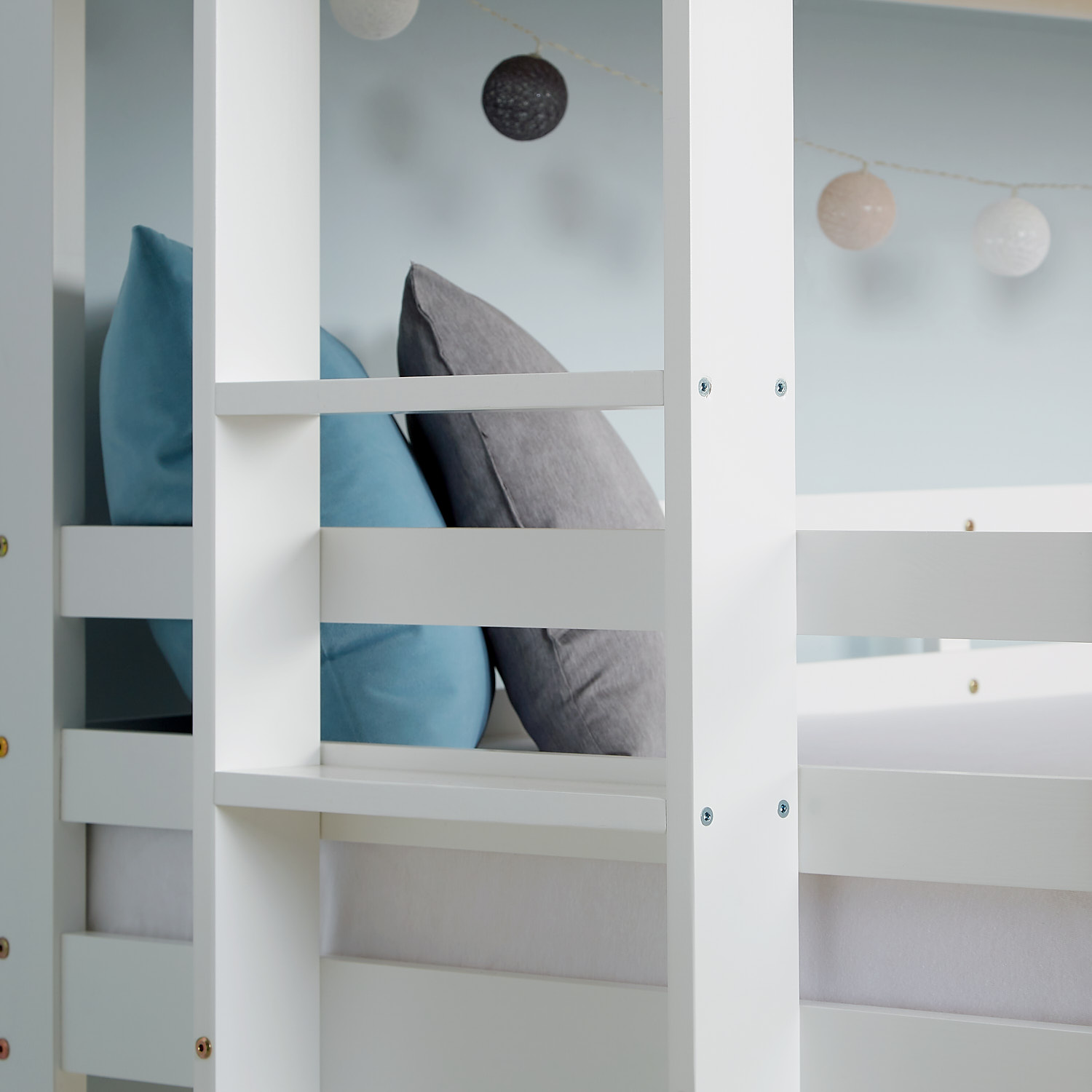 Etagenbett mit Matratzen 90x200 cm Kinderbett Dreifachbett Hochbett Bettkasten Weiß Holz Stockbett