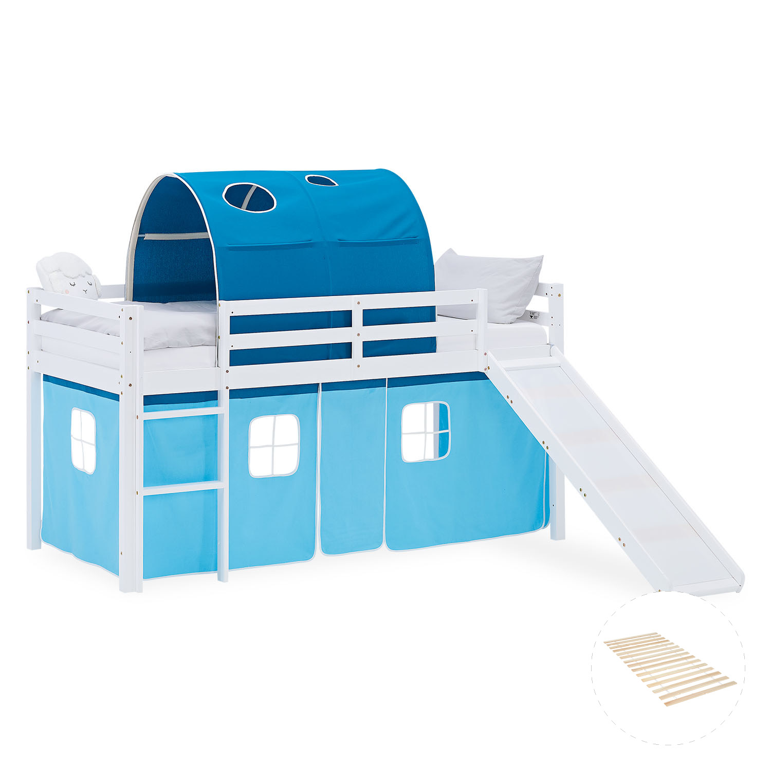 Kinderhochbett in Blau mit Elementen aus Kiefernholz, Lattenrost, Rutsche, Spieltunnel und Spielvorhang. Der Artikel ist freigestellt auf weißem Hintergrund abgebildet. Sichtbare Details sind eine Leiter, seitliche Schutzgitter, ein Spielvorhang unter dem
