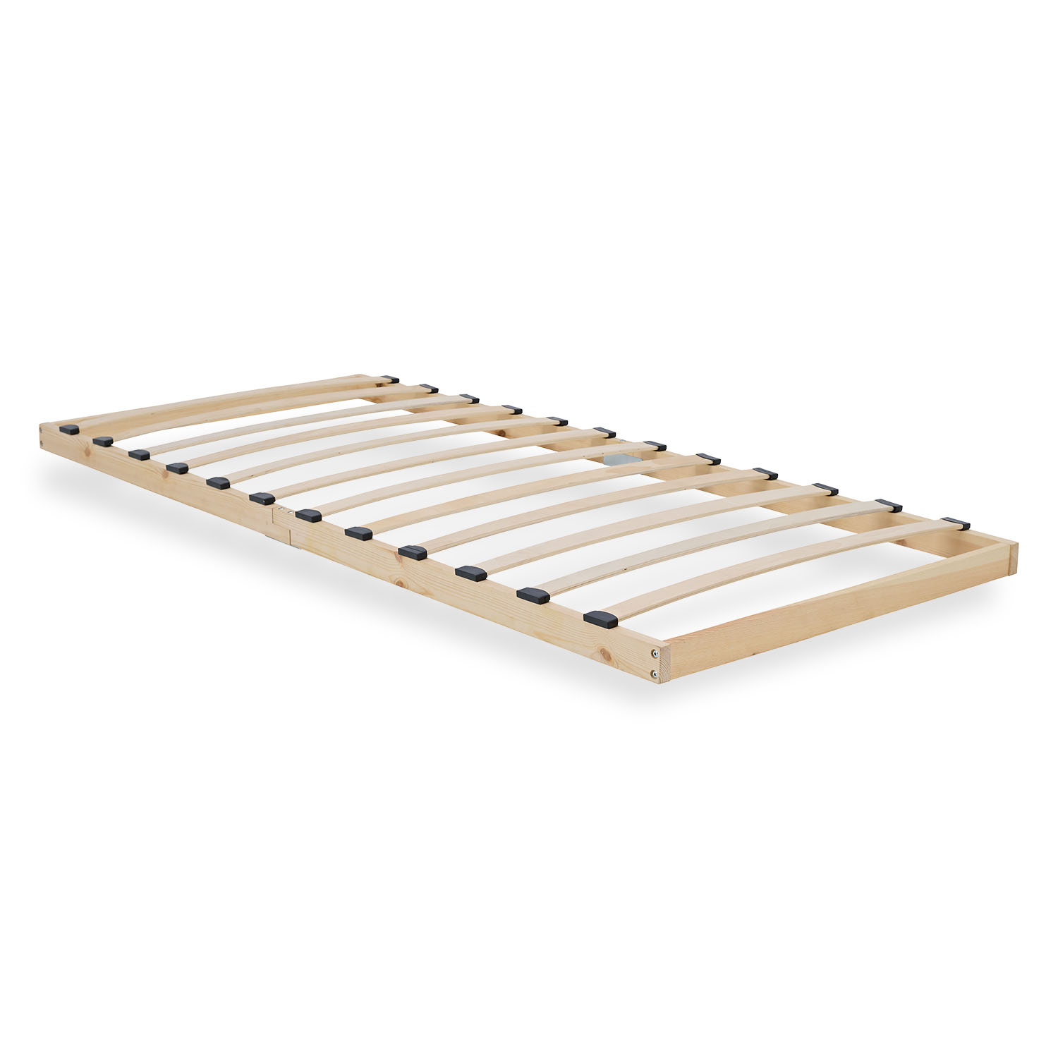 Lattenrost mit Elementen aus Kiefernholz. Die hellen, leicht gebogenen Holzlatten sind zwischen zwei langen Seitenholmen angeordnet; schwarze Halterungen und der flache Rahmen sind schräg von oben vor weißem Hintergrund sichtbar.