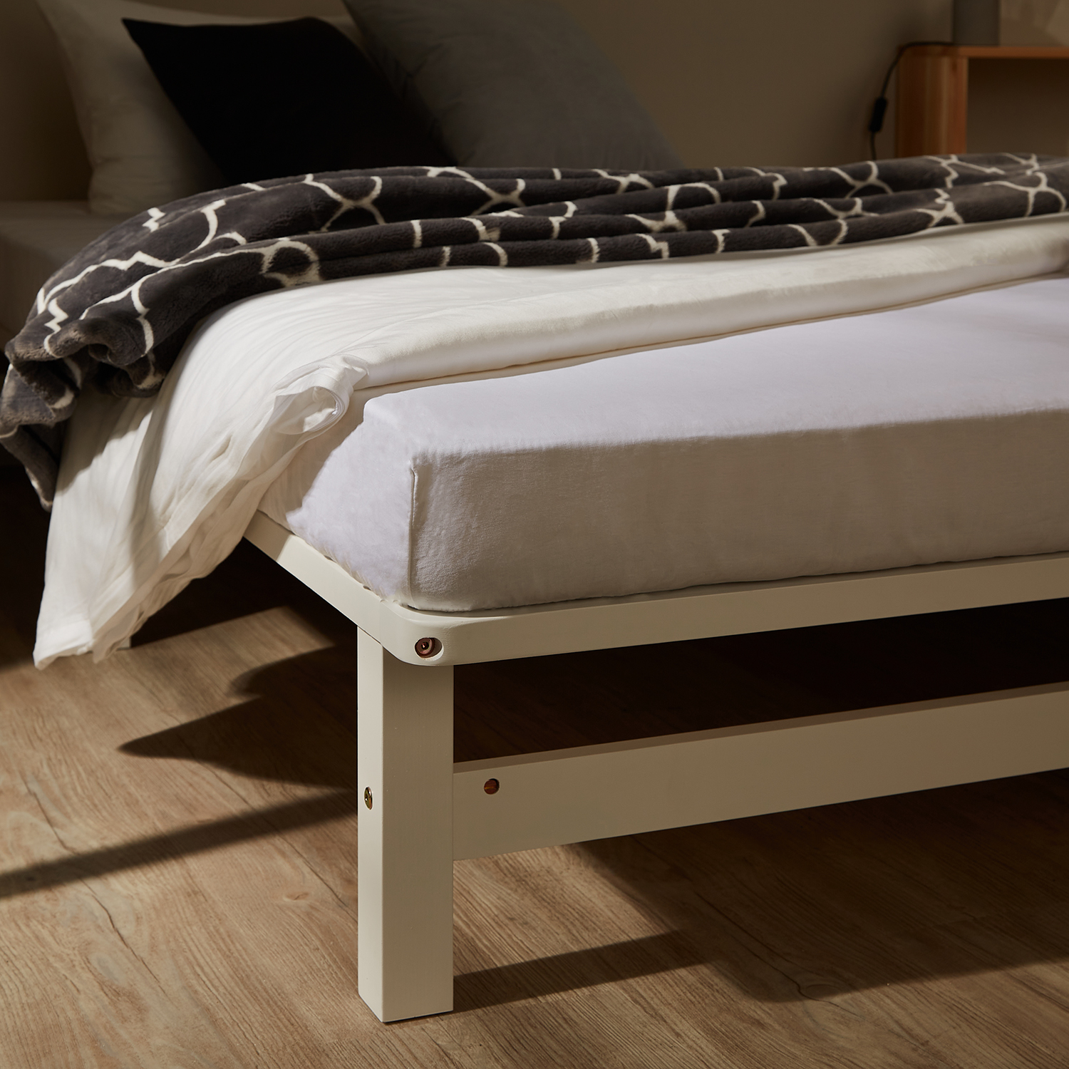 90x200 cm White Pallet Bed – Single Wooden Bed with Mattress & Slatted Base for Teen Rooms, Guest Rooms, and Bedrooms