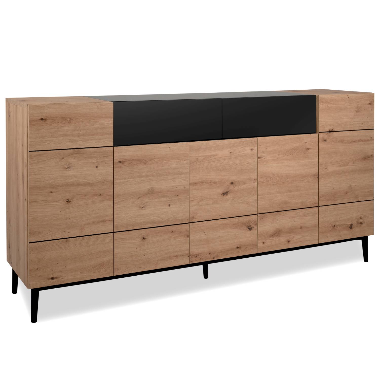 Kommode und Sideboard in Schwarz und Naturholzfarbe mit Oberflächen in Eichenoptik. In der eingerichteten Szene sind eine Stehleuchte, grüne Pflanzen, ein Wandbild und Kerzen zu sehen.