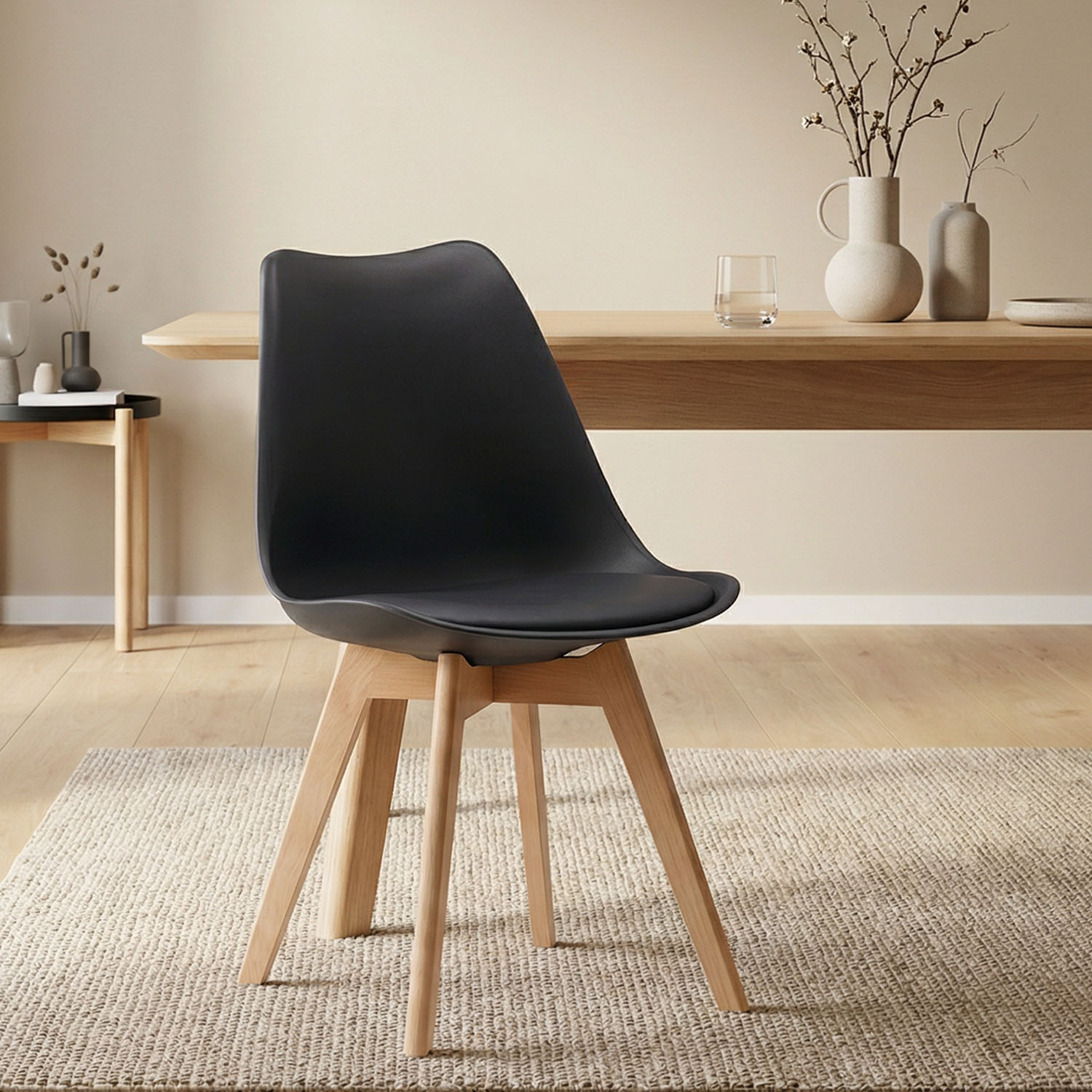 4 Black Dining Chairs – Modern Plastic Design Chair with Wooden Legs | Set of 4 Contemporary Kitchen & Dining Chairs