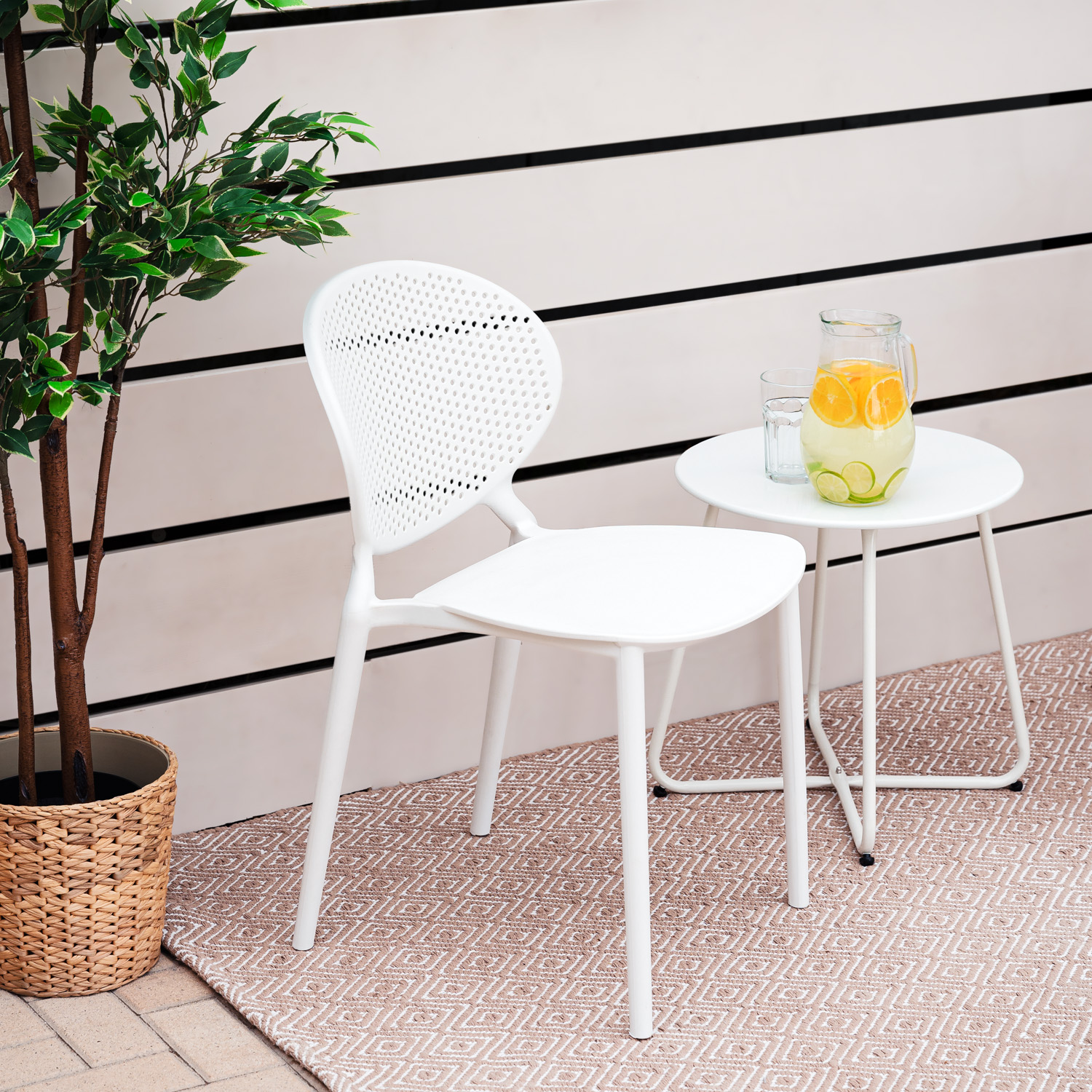 Modern Garden chair Set of 4 White Camping chairs Outdoor chairs Plastic Stacking chairs Kitchen chairs