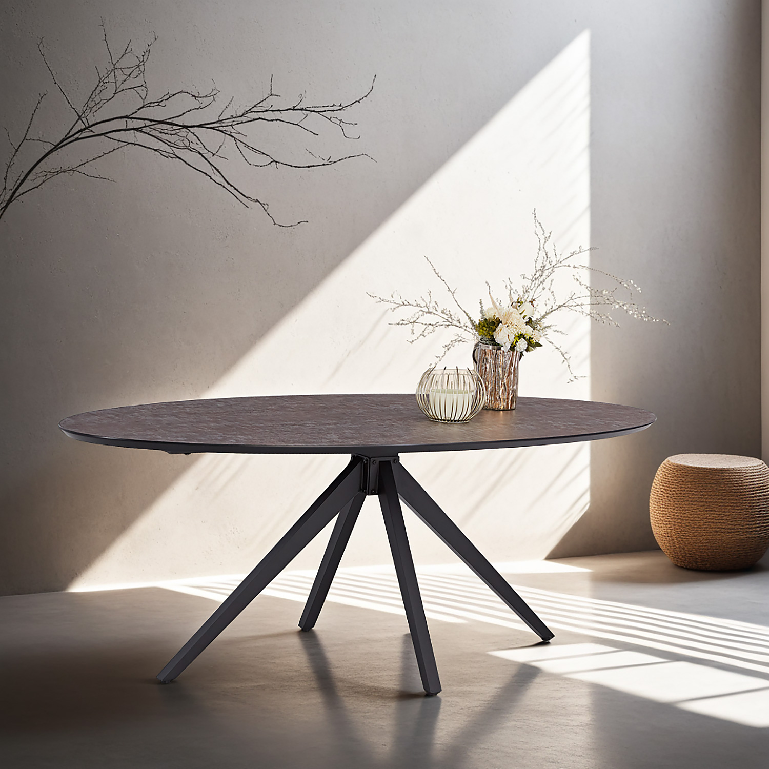 Statement im Esszimmer: Warum dieser Tisch mit Spidergestell der neue Star Deines Zuhauses wird Modern Dining Table Oval Kitchen Table 200 cm Brown Black Table 8 Seater Industrial Look