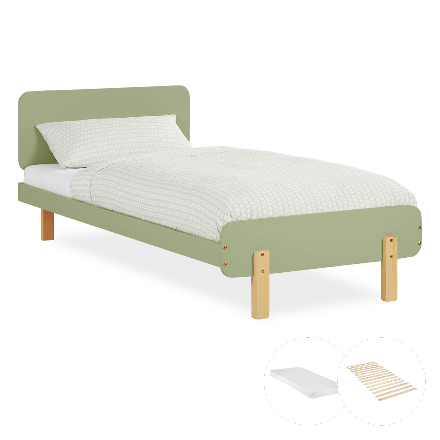 Kinderbett in Grün mit Holzelementen, Lattenrost und Matratze. Das Bett ist mit Matratze, Bettwäsche und Kissen vor weißem Hintergrund abgebildet. Kopfteil, Rahmen und Beine sind in der schrägen Ansicht sichtbar.