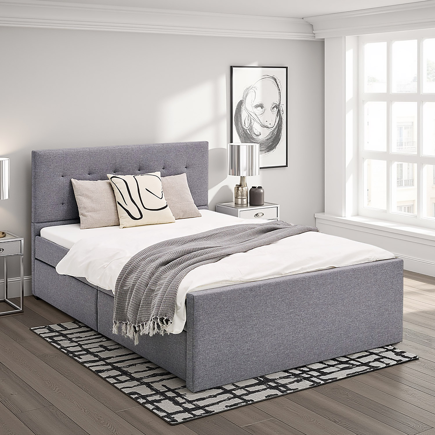 Polsterbett in Anthrazit und Grau mit Stoffbezug und Lattenrost. Das gepolsterte Bett ist mit Matratze, heller Bettwäsche, Kissen und einer über das Fußende gelegten Decke vor weißem Hintergrund abgebildet.