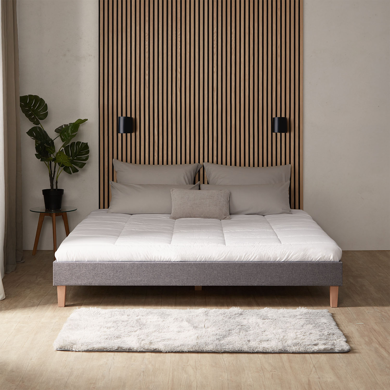Modern low-profile bed frame with fabric upholstery and solid wood legs – Minimalist design for stylish bedrooms