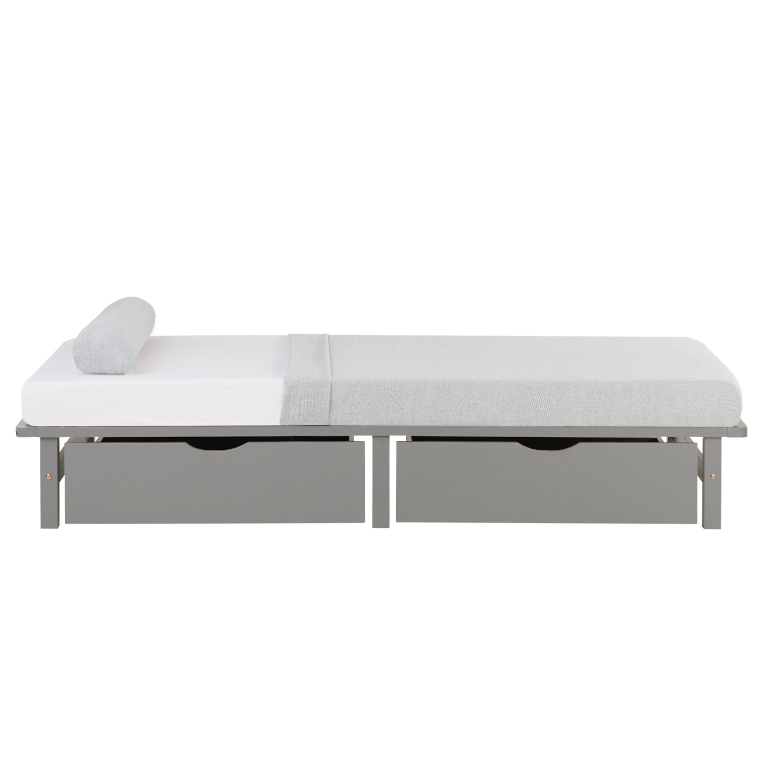 Einzelbett in Grau mit Holzelementen, Matratze und Stauraum. Das niedrige Bett ist mit einer Matratze und einer länglichen Polsterrolle vor weißem Hintergrund abgebildet. Die offenen Rahmenseiten und die Beine sind sichtbar. Unter der Liegefläche sind zwe