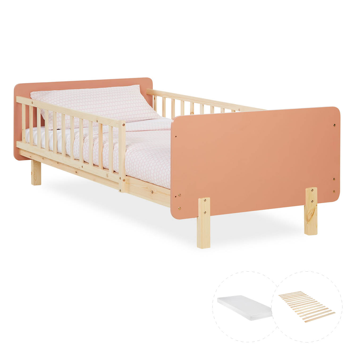 Kinderbett in Rot mit Holzelementen, Lattenrost, Matratze und seitlichen Schutzgittern. Das Bett ist mit Matratze, Bettwäsche und Kissen vor weißem Hintergrund abgebildet. Kopfteil, Rahmen und Beine sind in der schrägen Ansicht sichtbar.