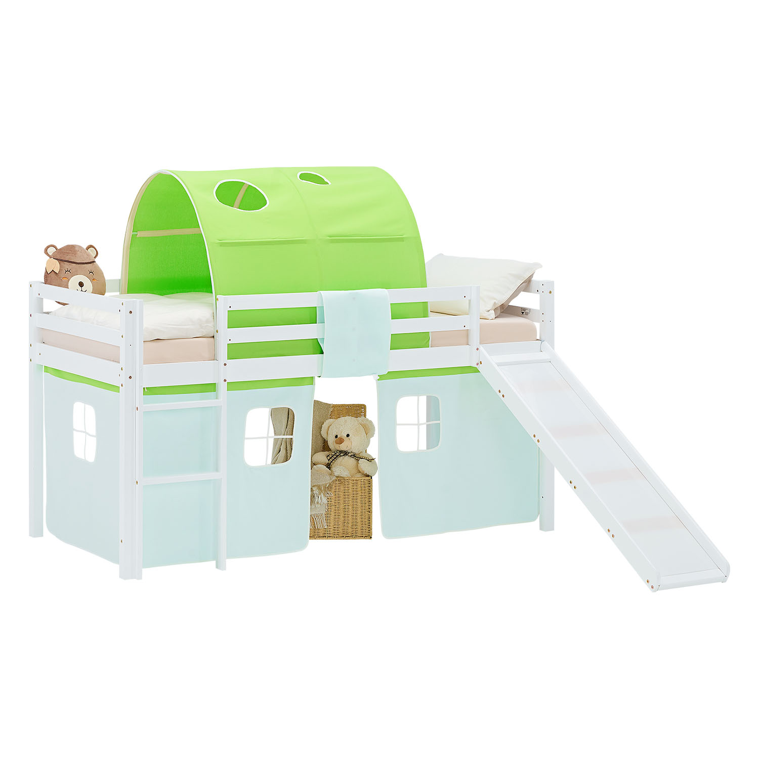 Kinderhochbett in Grün mit Elementen aus Kiefernholz, Lattenrost, Matratze, Rutsche, Spieltunnel und Spielvorhang. Das weiße Hochbett ist mit Matratze und Kissen vor weißem Hintergrund abgebildet. Sichtbar sind eine Leiter, seitliche Schutzgitter, ein Spi