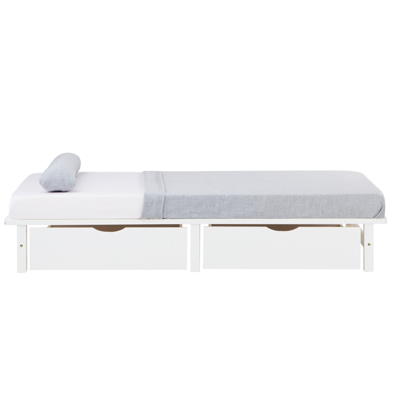 Einzelbett in Weiß mit Holzelementen, Matratze und Stauraum. Das niedrige Bett ist mit einer Matratze und einer länglichen Polsterrolle vor weißem Hintergrund abgebildet. Die offenen Rahmenseiten und die Beine sind sichtbar. Unter der Liegefläche sind zwe