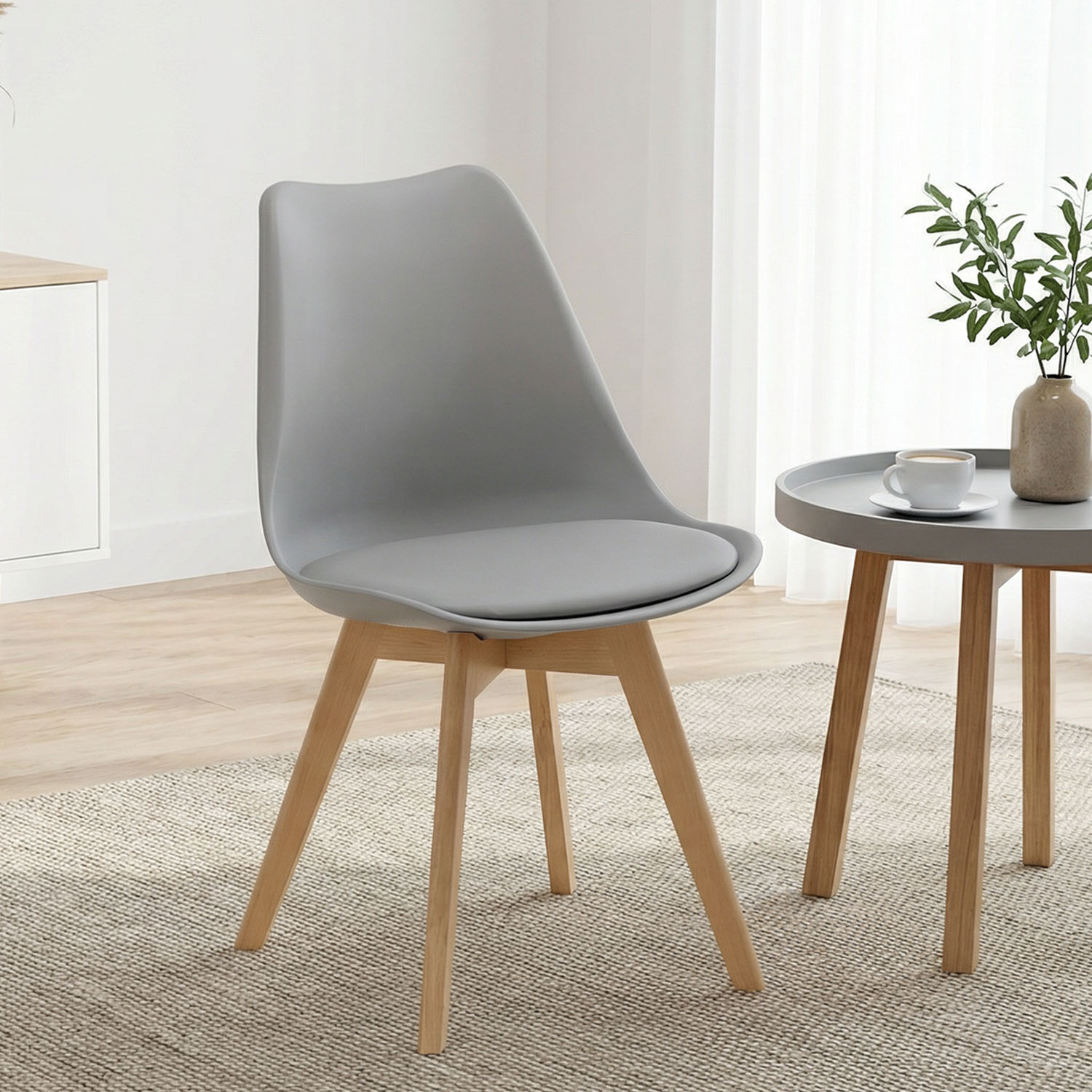 4 Grey Dining Chairs – Modern Plastic Design Chair with Wooden Legs | Set of 4 Contemporary Kitchen & Dining Chairs