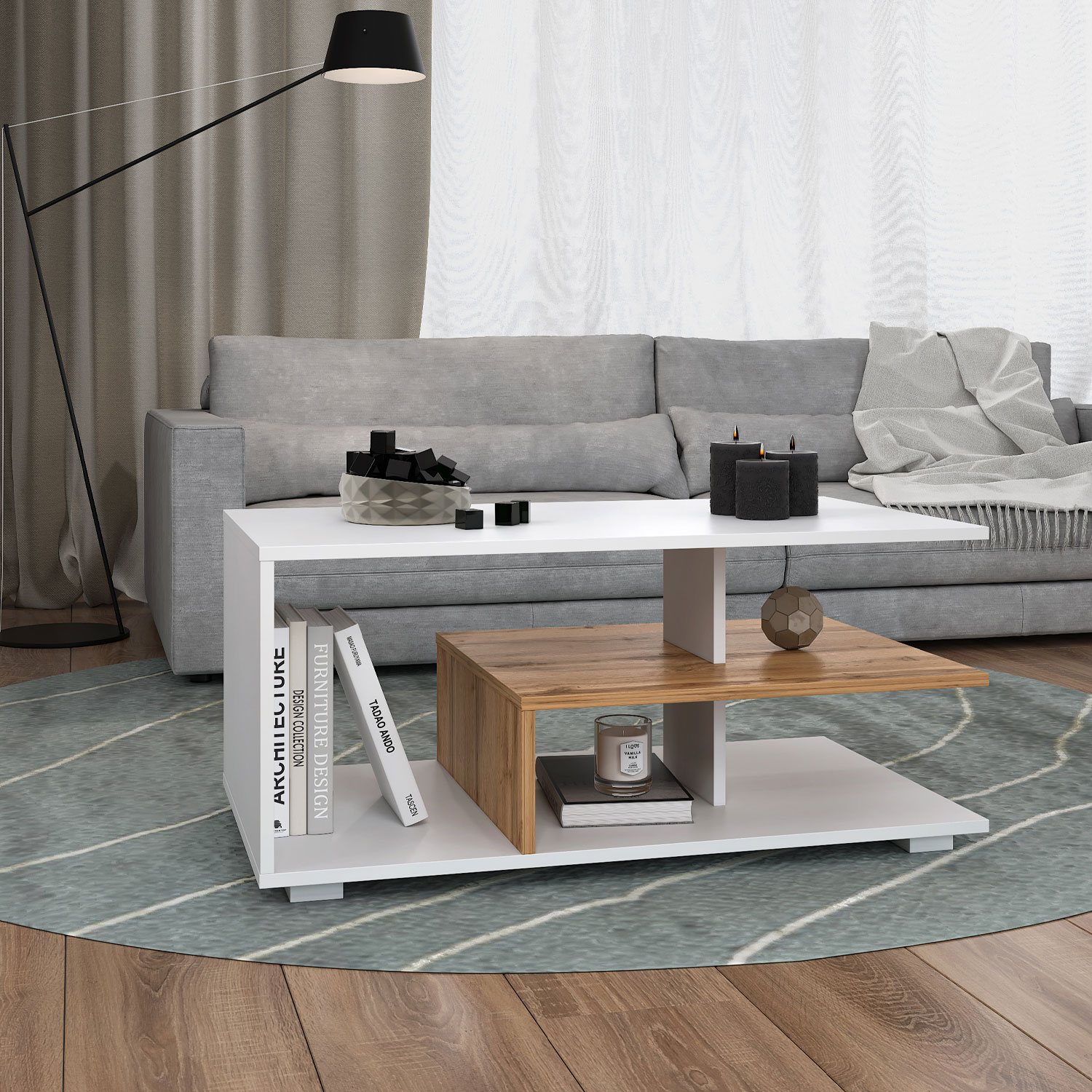 Couchtisch in Weiß mit Oberflächen in Eichenoptik. Der Artikel ist freigestellt auf weißem Hintergrund abgebildet. Sichtbare Details sind eine rechteckige Tischplatte und offene Ablagen.