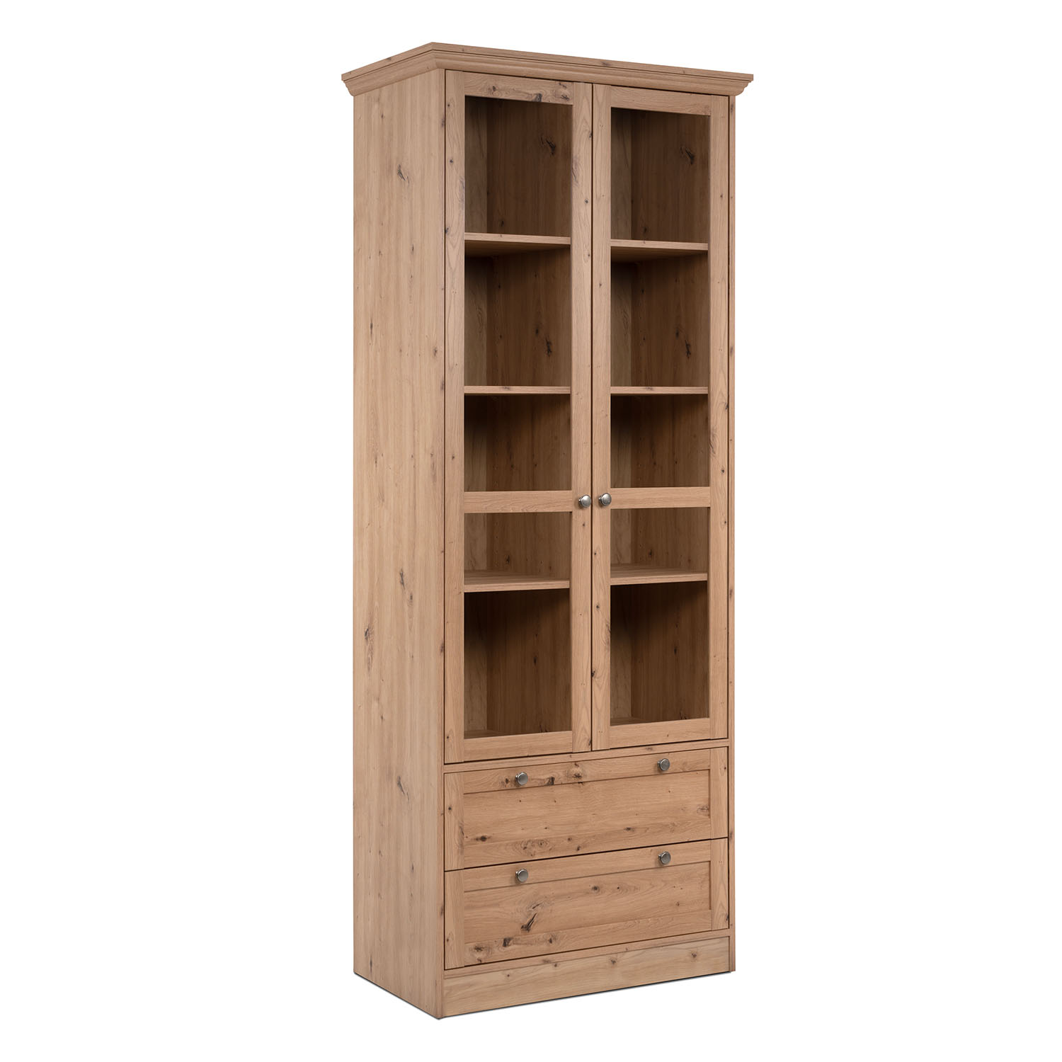 Vitrine mit Oberflächen in Eichenoptik, Schubladenstauraum, Gestaltung im Landhausstil und Glaselementen. In der eingerichteten Szene sind grüne Pflanzen und dekorative Vasen zu sehen.