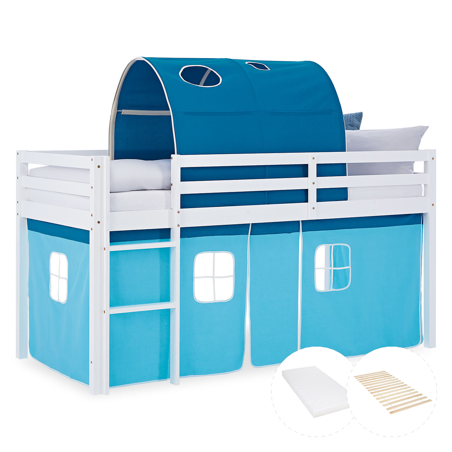 Kinderhochbett in Blau mit Elementen aus Kiefernholz, Lattenrost, Matratze, Spieltunnel und Spielvorhang. Das weiße Hochbett ist mit Matratze und Kissen vor weißem Hintergrund abgebildet. Sichtbar sind eine Leiter, seitliche Schutzgitter, ein Spielvorhang