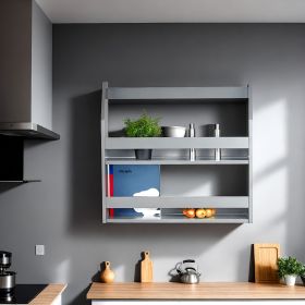 Wandregal in Grau mit Holzelementen. Die grauen Seitenwände, zwei offenen Ablagen und vorderen Halteleisten sind schräg von vorn vor weißem Hintergrund ohne Dekoration abgebildet.