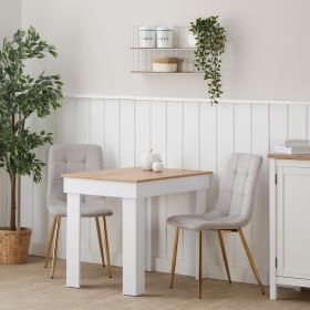 Essgruppe in Weiß und Creme mit Oberflächen in Eichenoptik und Samtbezug. Der Freisteller zeigt den Esstisch und 2 gepolsterte Stühle als separate Möbel auf weißem Hintergrund. Die gesteppten Rückenlehnen und die schlanken Stuhlbeine sind sichtbar.