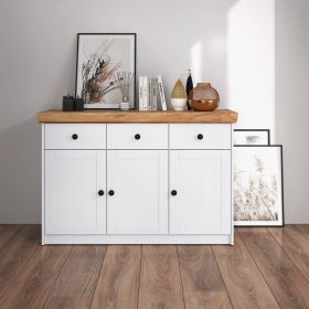 Highboard in Weiß mit Oberflächen in Eichenoptik und Schubladenstauraum. Der Artikel ist freigestellt auf weißem Hintergrund abgebildet. Sichtbare Details sind geschlossene Schranktüren, Schubladenfronten, runde schwarze Griffe und eine naturfarbene obere